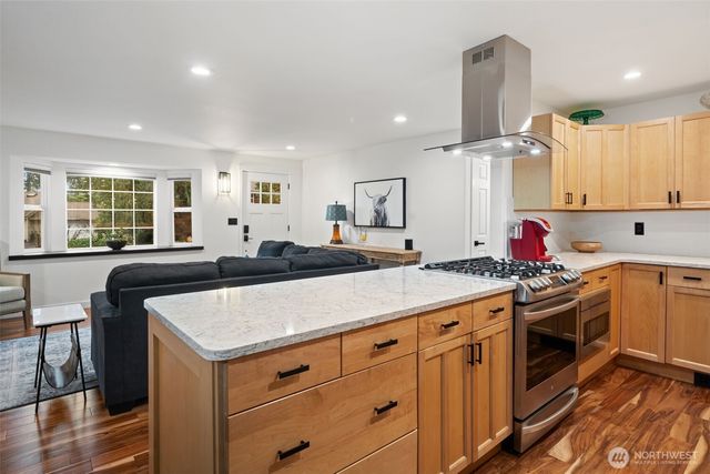 350 E Mountain View Drive, Allyn, WA 98524