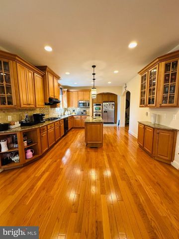 6413 DIVINE ST, Mclean, VA 22101