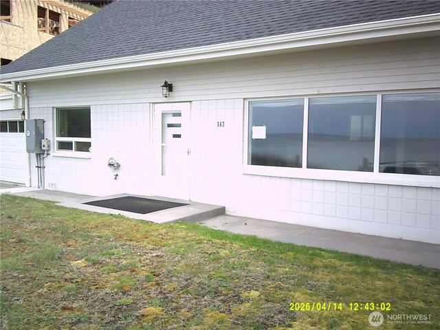 562 Pebble Beach Drive, Oak Harbor, WA 98239