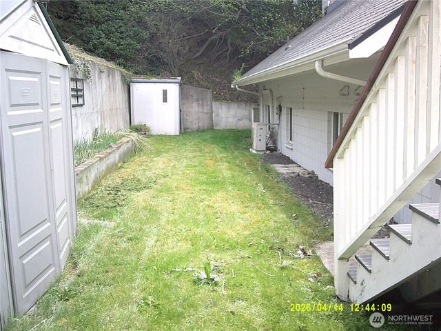 562 Pebble Beach Drive, Oak Harbor, WA 98239