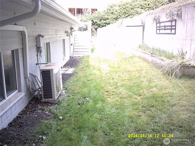 562 Pebble Beach Drive, Oak Harbor, WA 98239