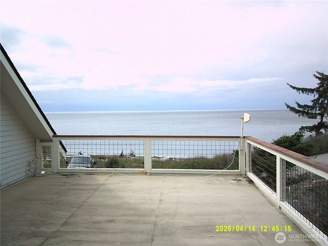 562 Pebble Beach Drive, Oak Harbor, WA 98239