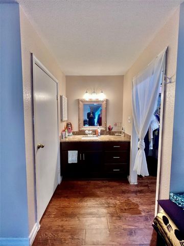 12500 Sandpiper Drive 204, Houston, TX 77035