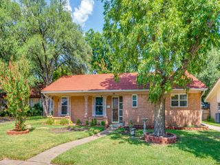 4001 Sunnydale Drive, Benbrook, TX 76116