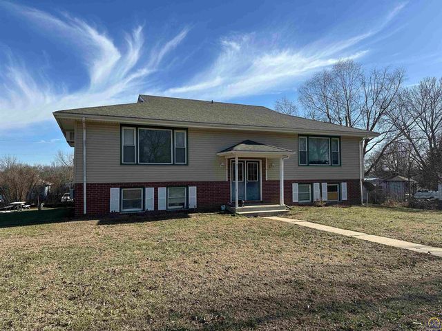 731 N Franklin St, Auburn, KS 66402