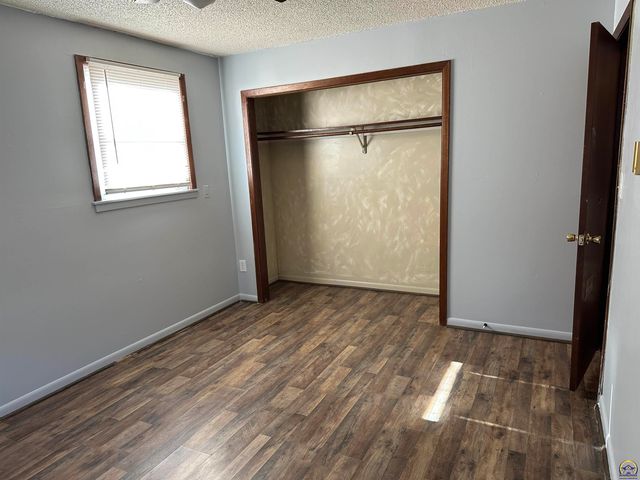 731 N Franklin St, Auburn, KS 66402