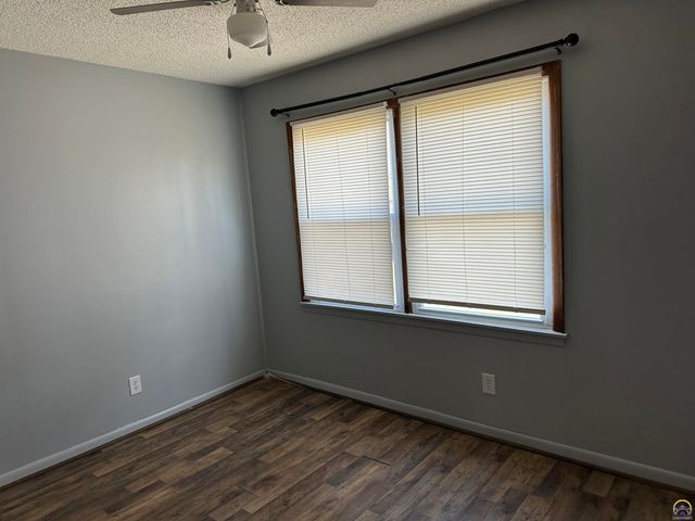 731 N Franklin St, Auburn, KS 66402