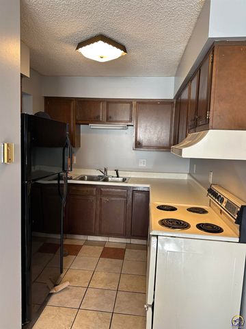 731 N Franklin St, Auburn, KS 66402