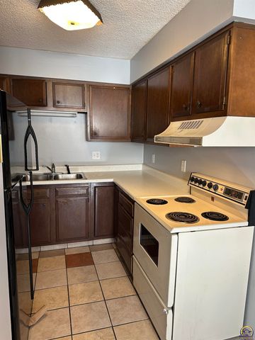 731 N Franklin St, Auburn, KS 66402