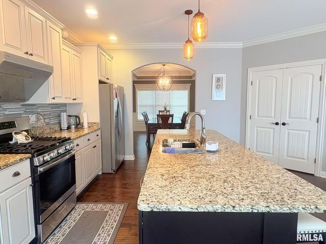 6210 W Clairemont Court, Edwards, IL 61528