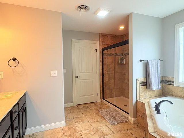 6210 W Clairemont Court, Edwards, IL 61528