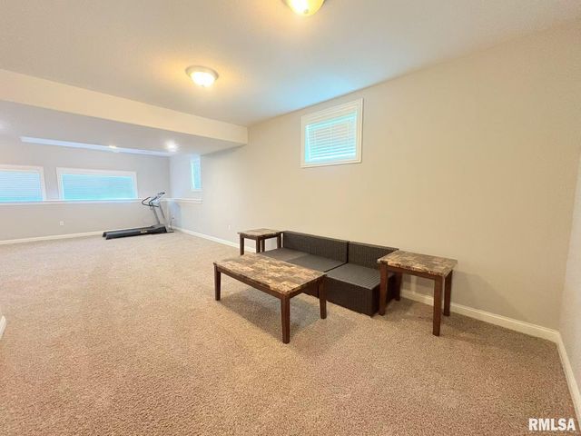 6210 W Clairemont Court, Edwards, IL 61528