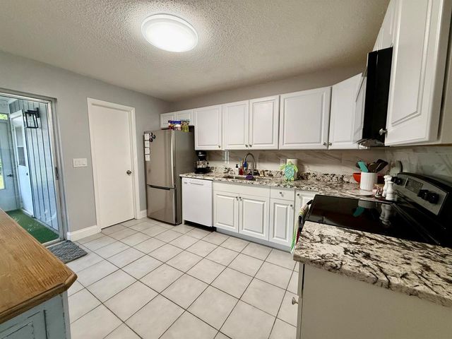 4441-4443 SE Village Road, Stuart, FL 34997