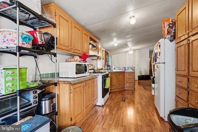 8 MADGE DR, Lancaster, PA 17603