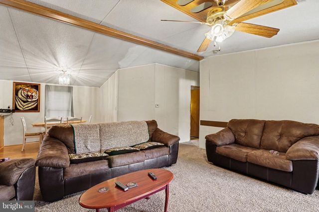 8 MADGE DR, Lancaster, PA 17603