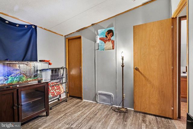 8 MADGE DR, Lancaster, PA 17603