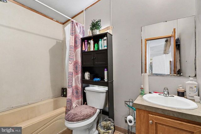 8 MADGE DR, Lancaster, PA 17603