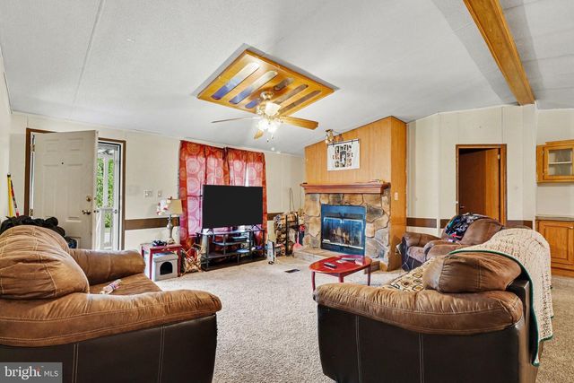 8 MADGE DR, Lancaster, PA 17603