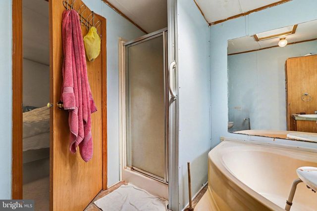 8 MADGE DR, Lancaster, PA 17603