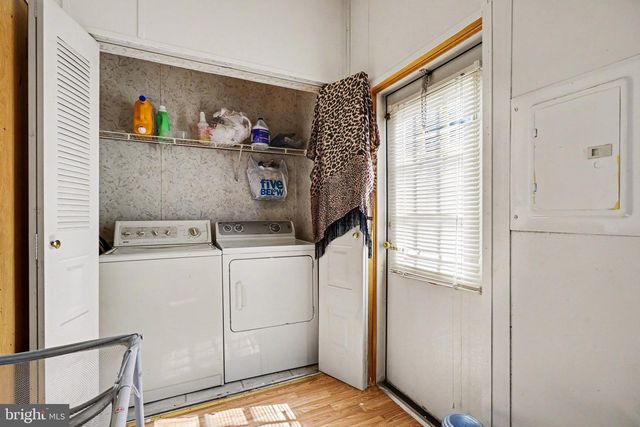 8 MADGE DR, Lancaster, PA 17603