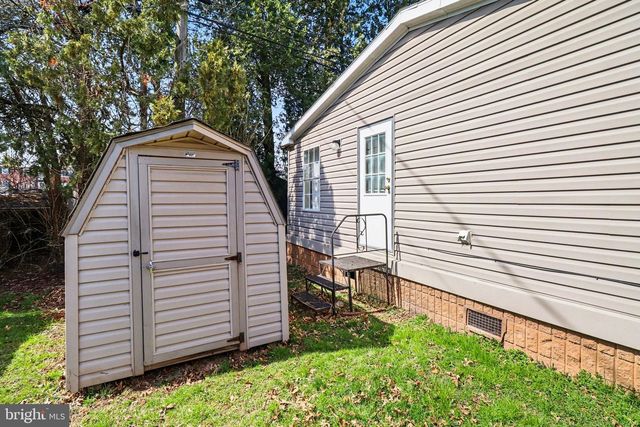 8 MADGE DR, Lancaster, PA 17603