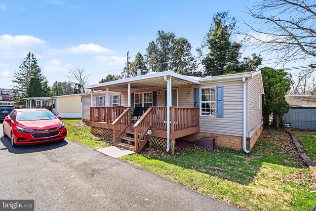 8 MADGE DR, Lancaster, PA 17603