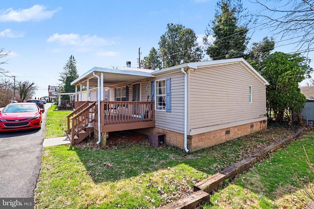 8 MADGE DR, Lancaster, PA 17603