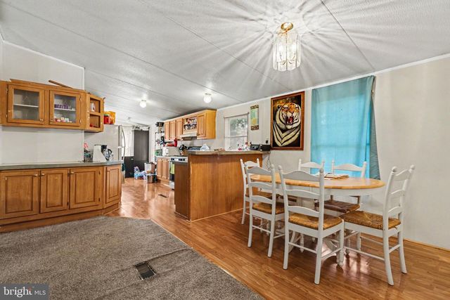 8 MADGE DR, Lancaster, PA 17603