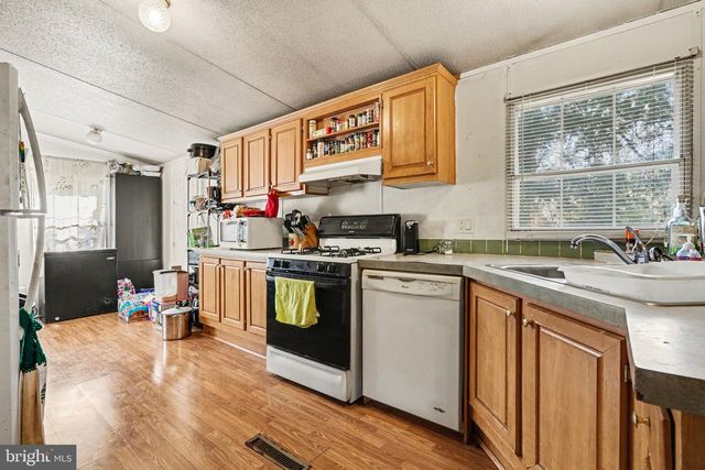 8 MADGE DR, Lancaster, PA 17603