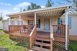 8 MADGE DR, Lancaster, PA 17603