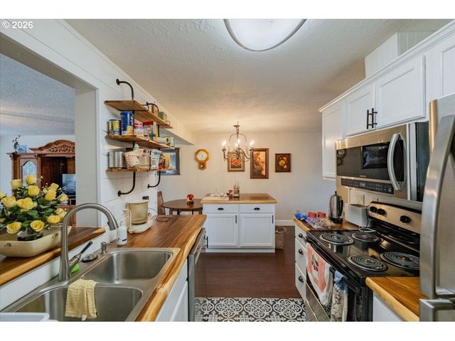 2990 HARDING Ct, Sweet Home, OR 97386