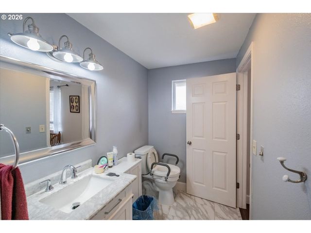 2990 HARDING Ct, Sweet Home, OR 97386