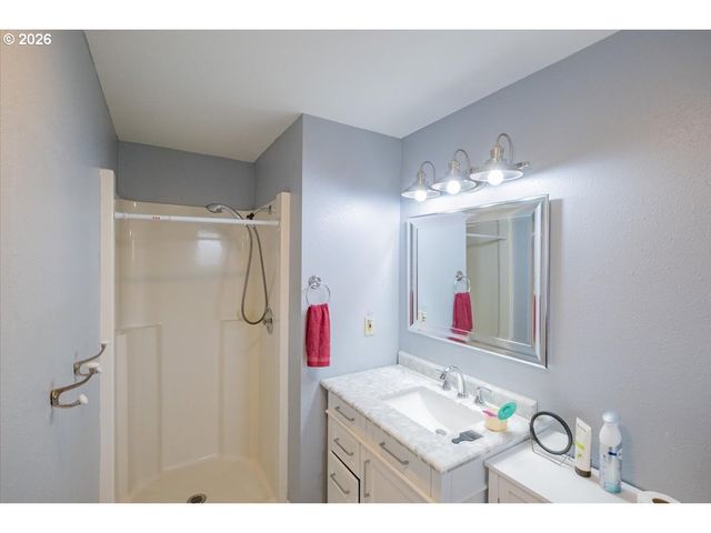 2990 HARDING Ct, Sweet Home, OR 97386