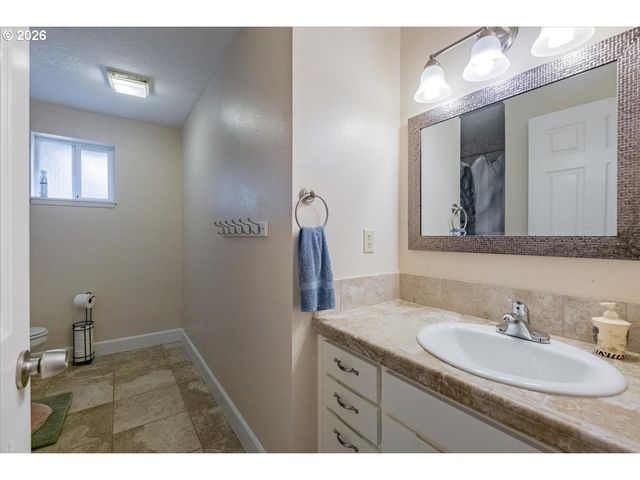 2990 HARDING Ct, Sweet Home, OR 97386