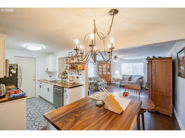 2990 HARDING Ct, Sweet Home, OR 97386