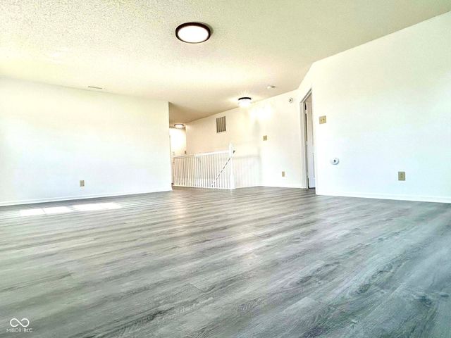 10385 McClain Drive, Brownsburg, IN 46112