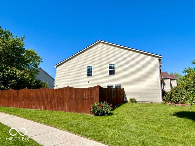 10385 McClain Drive, Brownsburg, IN 46112