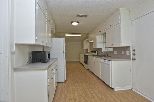 16013 Edwards DR, Austin, TX 78734