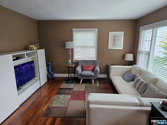 39 Glen Avenue, Millburn, NJ 07041