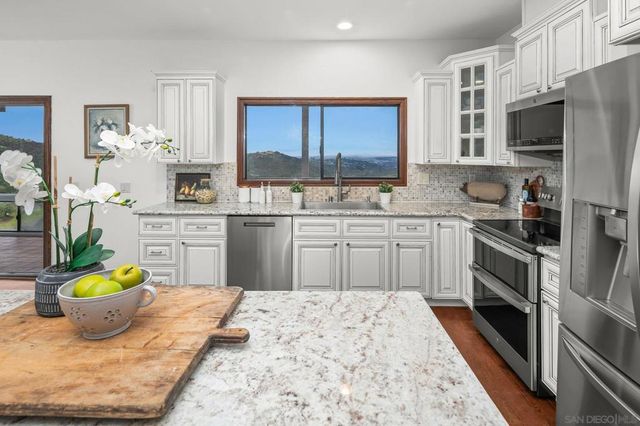 29509 Hoxie Ranch Rd, Vista, CA 92084