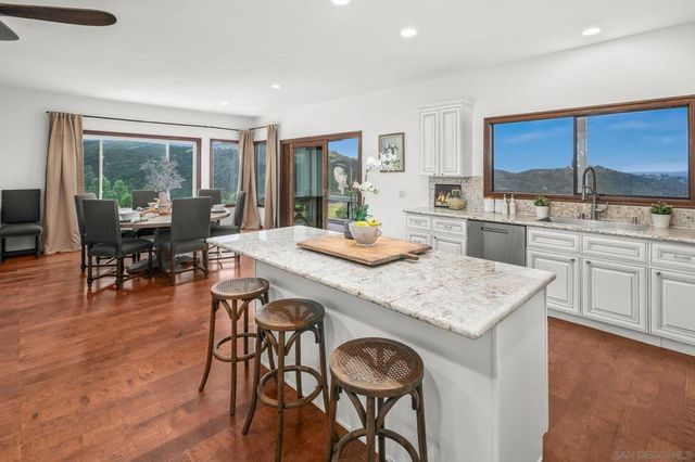 29509 Hoxie Ranch Rd, Vista, CA 92084