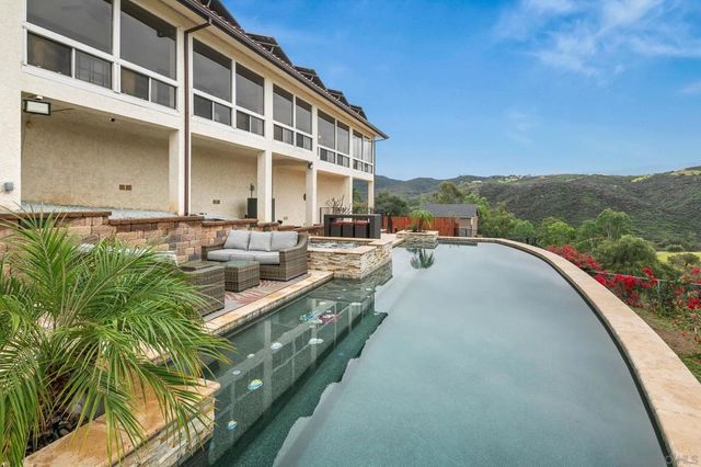 29509 Hoxie Ranch Rd, Vista, CA 92084