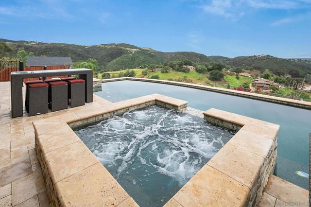 29509 Hoxie Ranch Rd, Vista, CA 92084