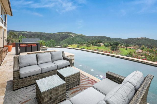 29509 Hoxie Ranch Rd, Vista, CA 92084