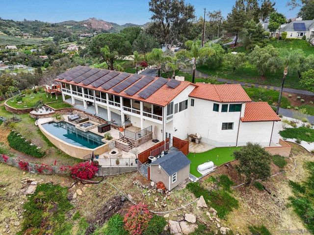 29509 Hoxie Ranch Rd, Vista, CA 92084