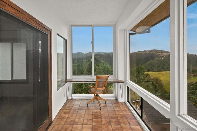 29509 Hoxie Ranch Rd, Vista, CA 92084