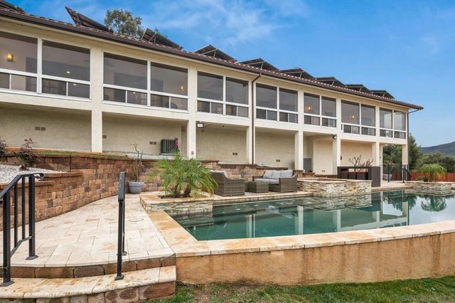 29509 Hoxie Ranch Rd, Vista, CA 92084