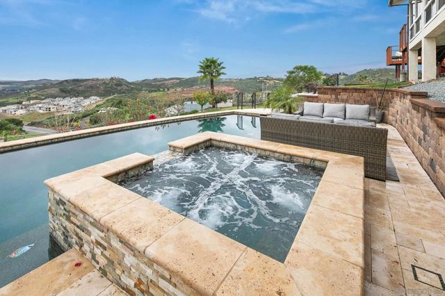 29509 Hoxie Ranch Rd, Vista, CA 92084