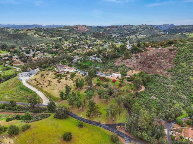 29509 Hoxie Ranch Rd, Vista, CA 92084