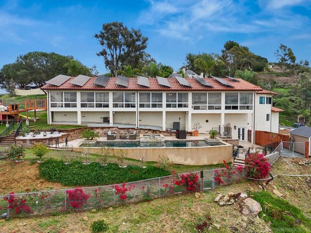 29509 Hoxie Ranch Rd, Vista, CA 92084